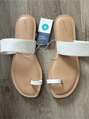 UNIVERSAL THREAD Juno white textured ring toe sandals size various Tan